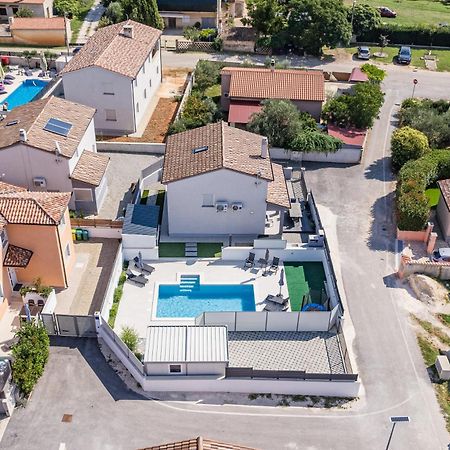 Casa Tara Three-Bedroom Holiday Home Pula Extérieur photo