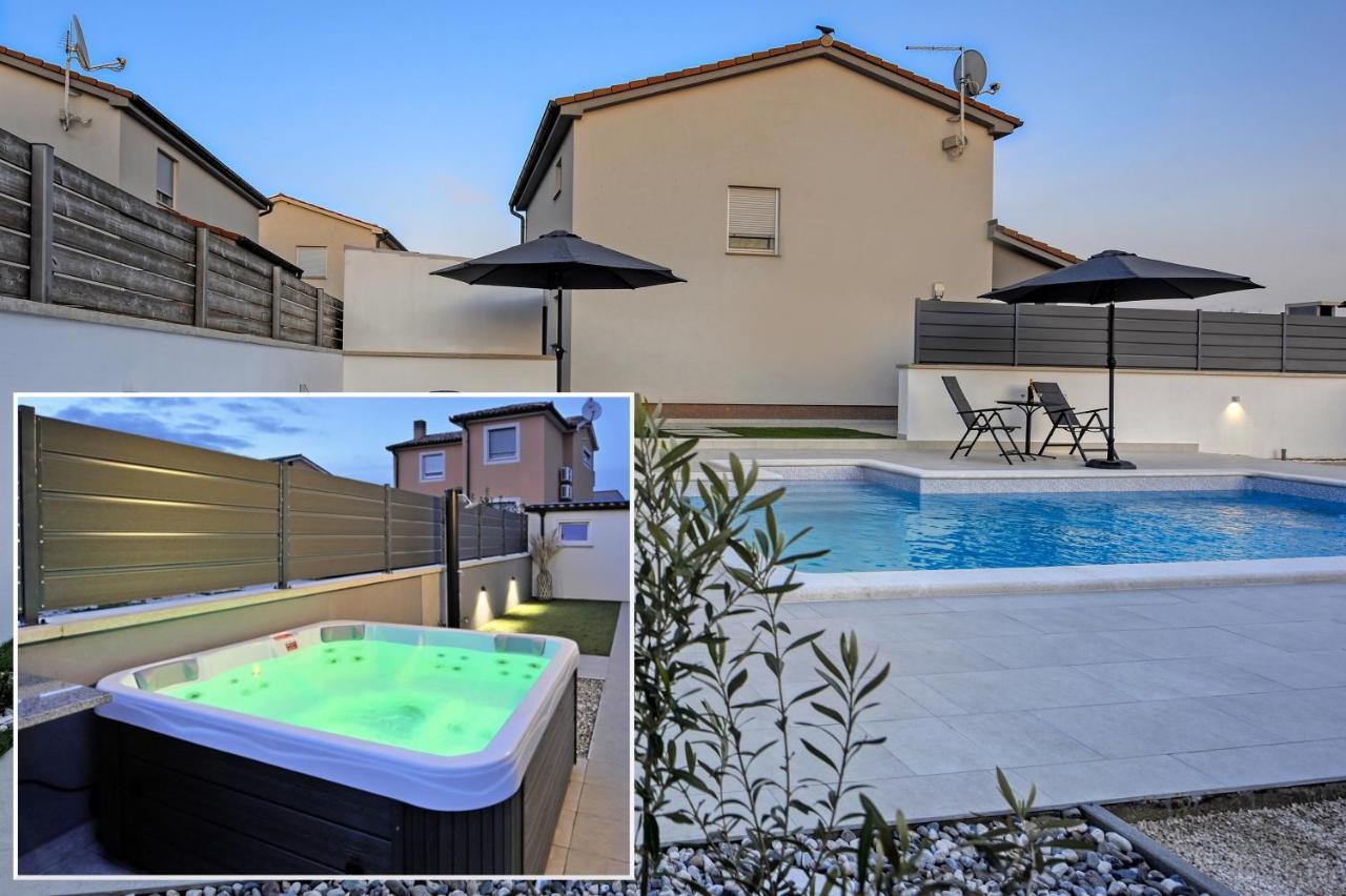 Casa Tara Three-Bedroom Holiday Home Pula Extérieur photo