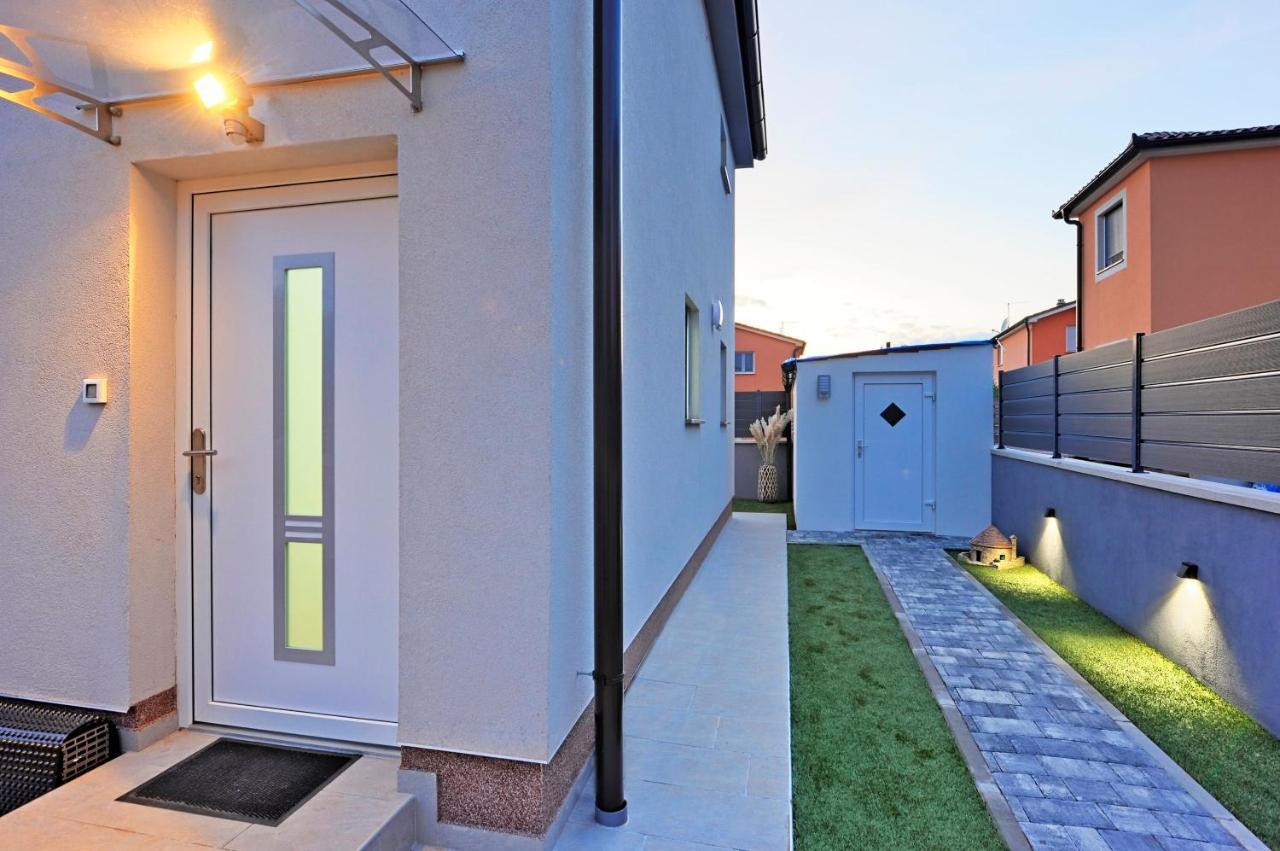 Casa Tara Three-Bedroom Holiday Home Pula Extérieur photo