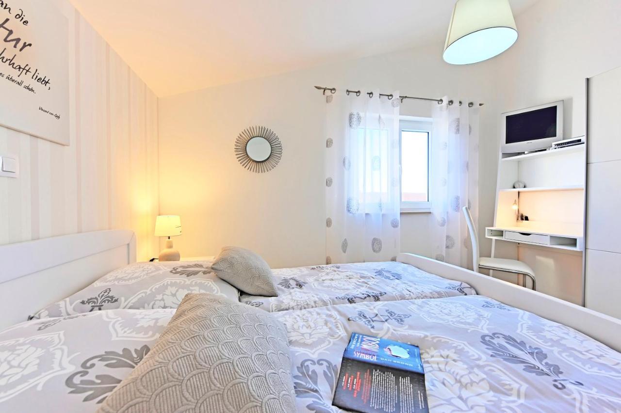 Casa Tara Three-Bedroom Holiday Home Pula Extérieur photo