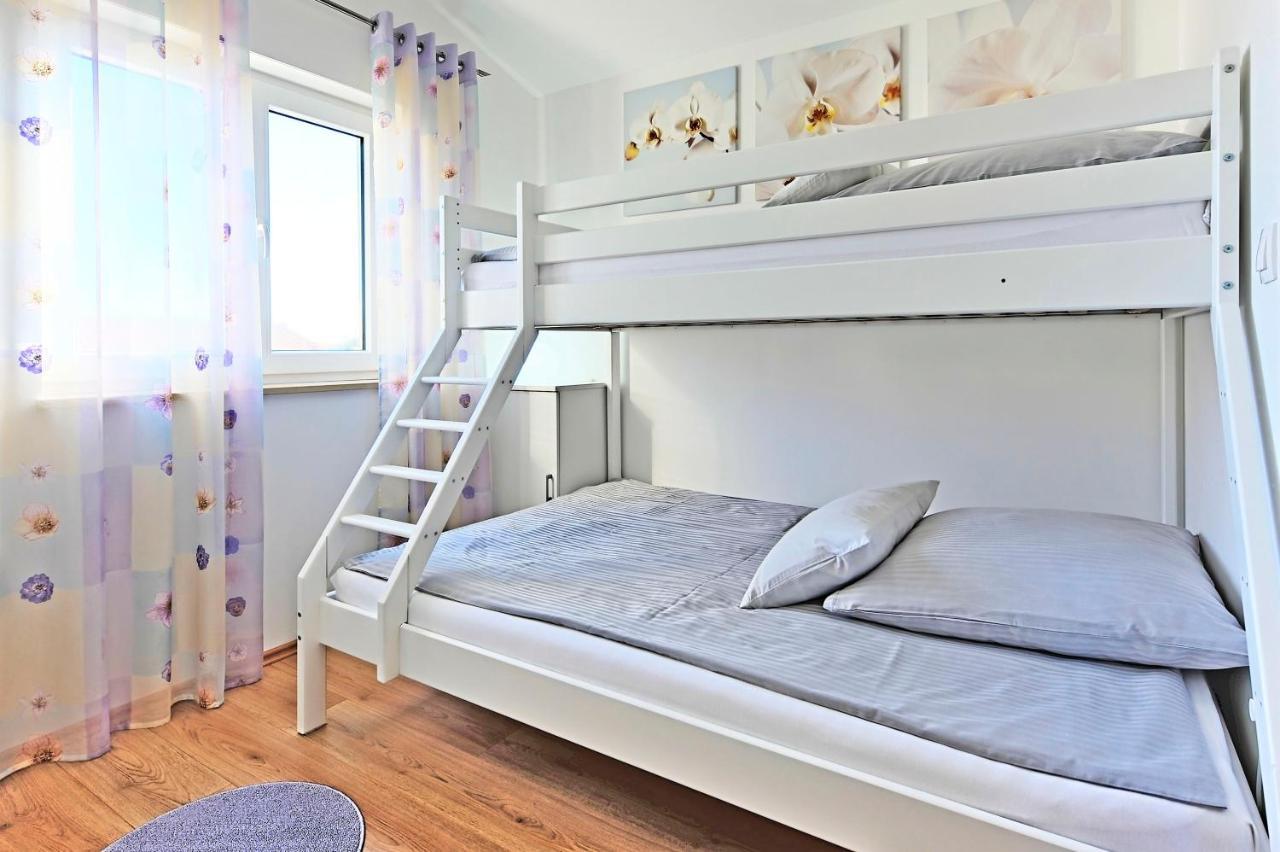 Casa Tara Three-Bedroom Holiday Home Pula Extérieur photo