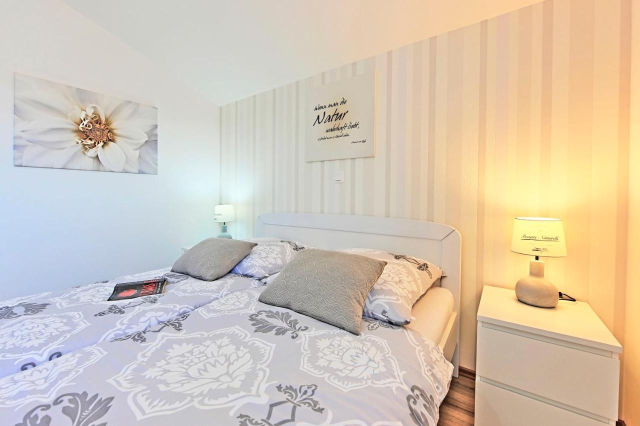 Casa Tara Three-Bedroom Holiday Home Pula Extérieur photo