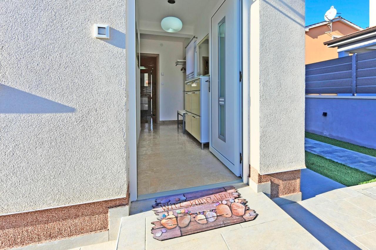 Casa Tara Three-Bedroom Holiday Home Pula Extérieur photo