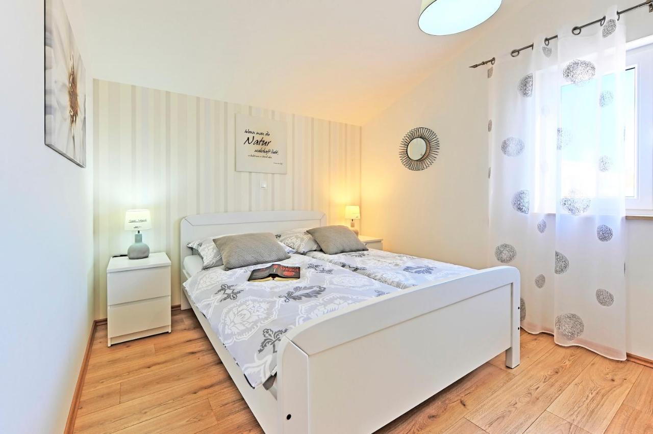 Casa Tara Three-Bedroom Holiday Home Pula Extérieur photo