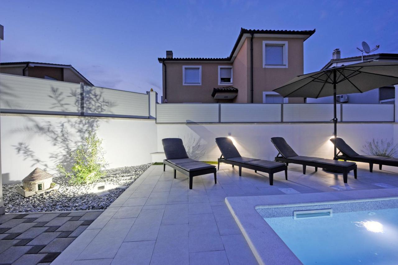 Casa Tara Three-Bedroom Holiday Home Pula Extérieur photo